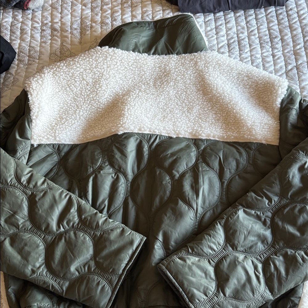 NWOT Athleta Sherpa Jacket with Olive quilted accents size Medium - Picture 5 of 6